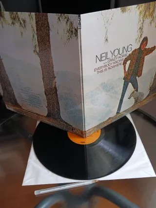 Vinilo Neil Young Everybody Knows This Is Nowhere