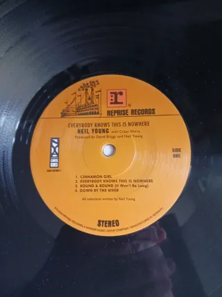 Vinilo Neil Young Everybody Knows This Is Nowhere