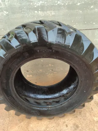 Rueda de retroexcavadora