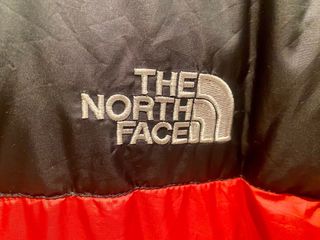 The North Face Chaqueta Nuptse 700 Roja Negra