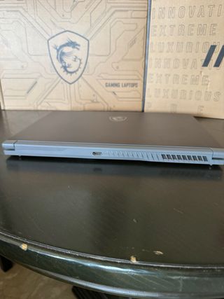 Ordenador portátil MSI gaming.