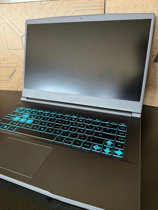 Ordenador portátil MSI gaming.