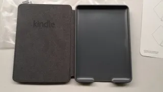 Funda ORIGINAL Amazon Kindle Touch. Púrpura.