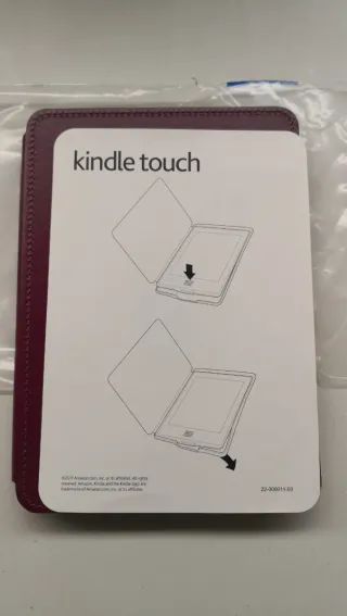 Funda ORIGINAL Amazon Kindle Touch. Púrpura.