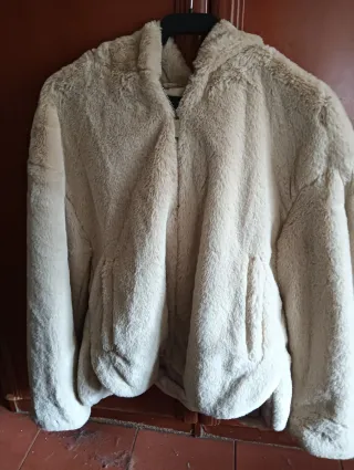 Cazadora pelo Zara Talla S Beige