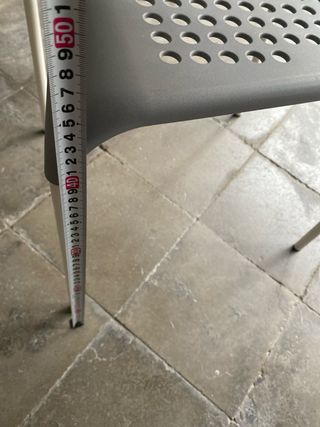 Sedia in plastica e alluminio