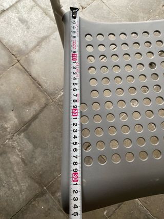 Sedia in plastica e alluminio