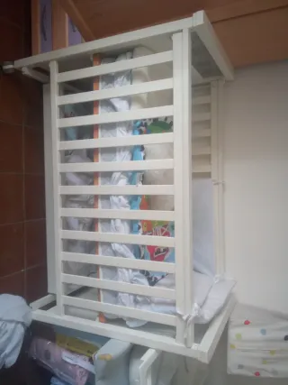 Cuna de bebé blanca