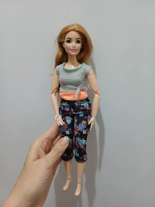 Barbie Curvy Articulada