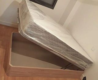 Base de cama y colchón