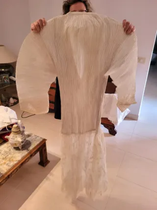 Alba, Velo y Carpeta Litúrgica Negra con Dorado.