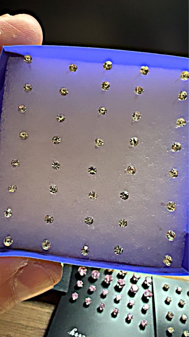 2 pares de zircônias brilhantes pequenas