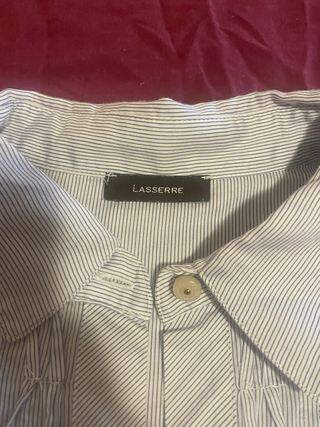 Camisa de rayas con detalle