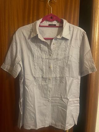 Camisa de rayas con detalle