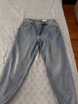 Pantalón vaquero con pedrería