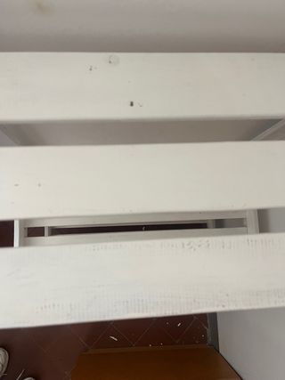 Estantería de pino blanca estilo 'used'