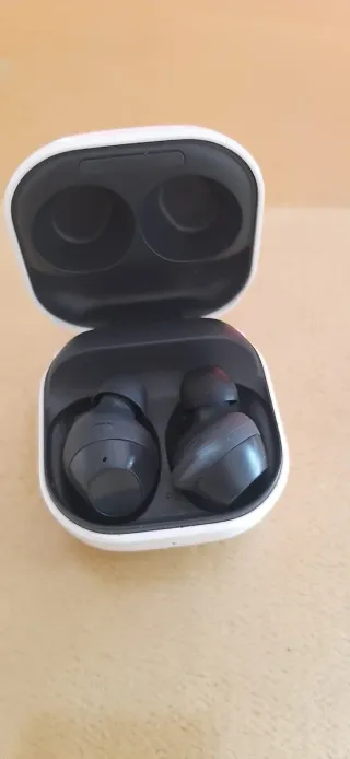 Auriculares Samsung Inalámbricos Negros y Blancos