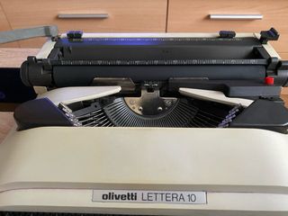 Máquina de escribir Olivetti Lettera 10