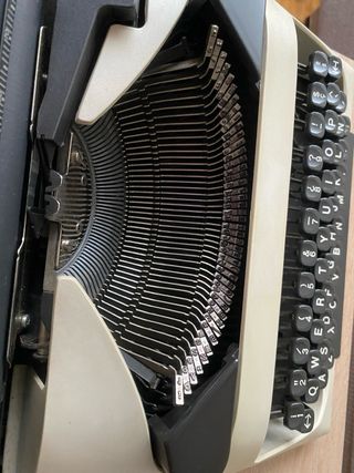 Máquina de escribir Olivetti Lettera 10