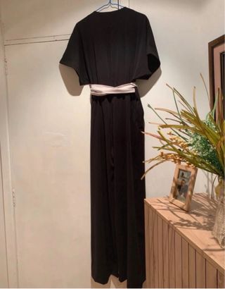 Mono Mango negro con cinturón