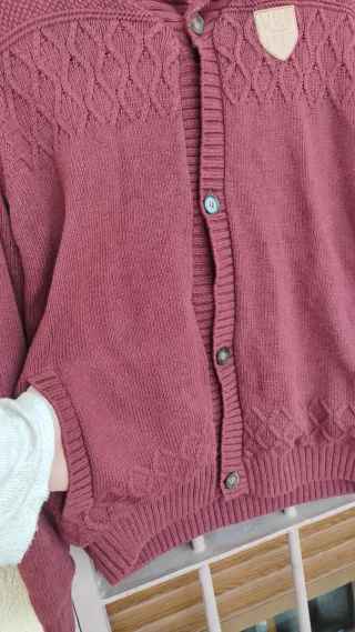 Cárdigan Brotes Burdeos
