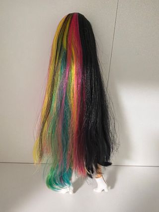 Barbie con pelo bicolor y vestido rosa