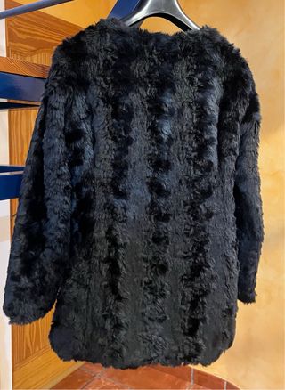 Abrigo de pelo negro