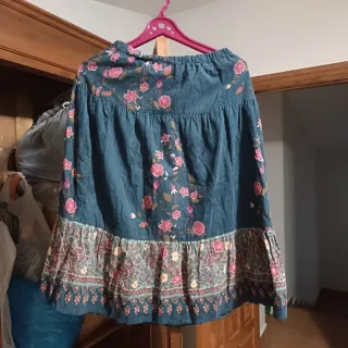 Falda larga floral azul y rosa