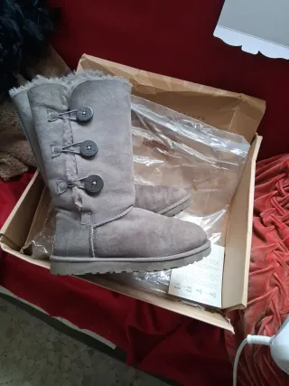 Botas UGG grises de ante
