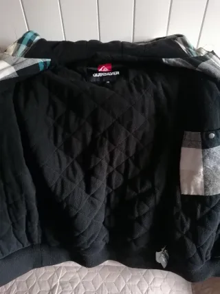 Cazadora Quiksilver a cuadros con capucha