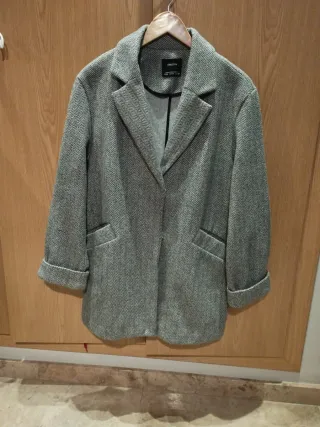 Chaquetón Bershka gris talla M
