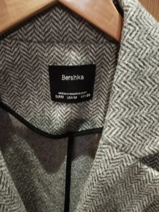 Chaquetón Bershka gris talla M