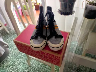 Playeras Vans de caña alta ,tela jeans