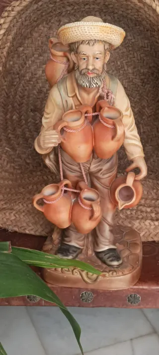 Figura cantarero con cántaros