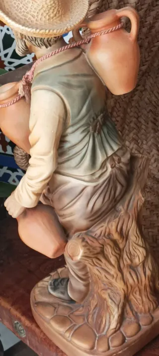 Figura cantarero con cántaros