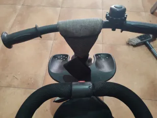 Triciclo infantil gris