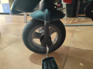 Triciclo infantil gris