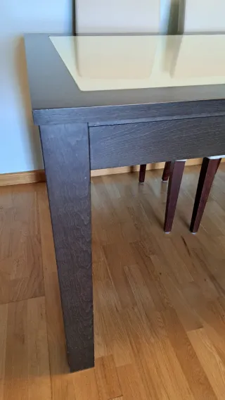 Mesa extensible de comedor de madera  y cristal