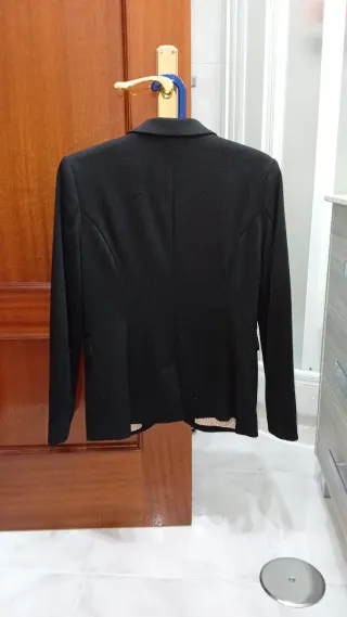 Americana corta H&M negra.Venta en persona.