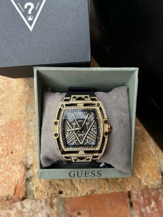 Reloj Guess Dorado y Negro con Brillo