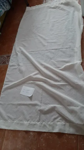 Cortina beige  con puntos
