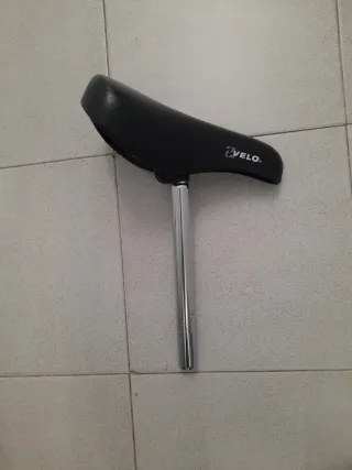 Sillín Velo Negro con Tija de 26 cm largo y 2 diám