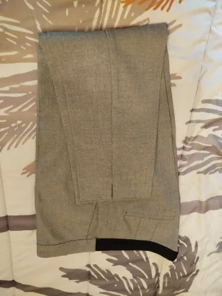 Pantalón gris