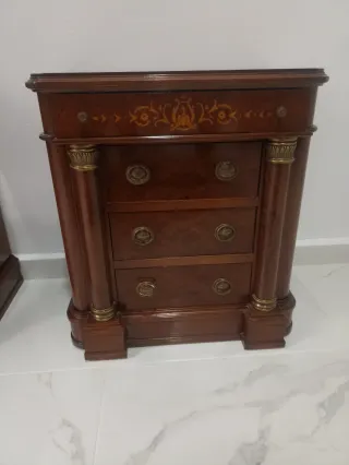 Mesitas de noche de madera y metal