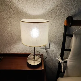 Lámpara de mesita tela y metal