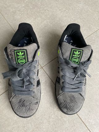 Zapatillas Adidas Grises y Negras