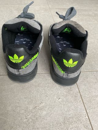Zapatillas Adidas Grises y Negras