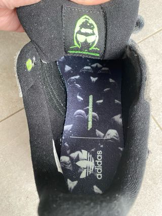 Zapatillas Adidas Grises y Negras