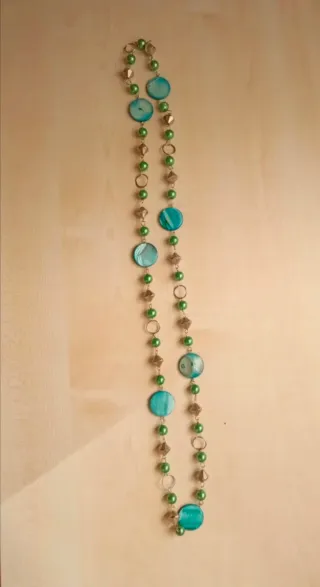 Collar de cuentas verdes y azules + anillo verde