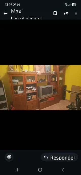 Mueble de madera maciza